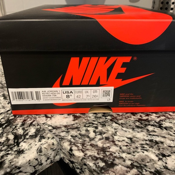 Air Jordan 1 Retro OG - Picture 4 of 4